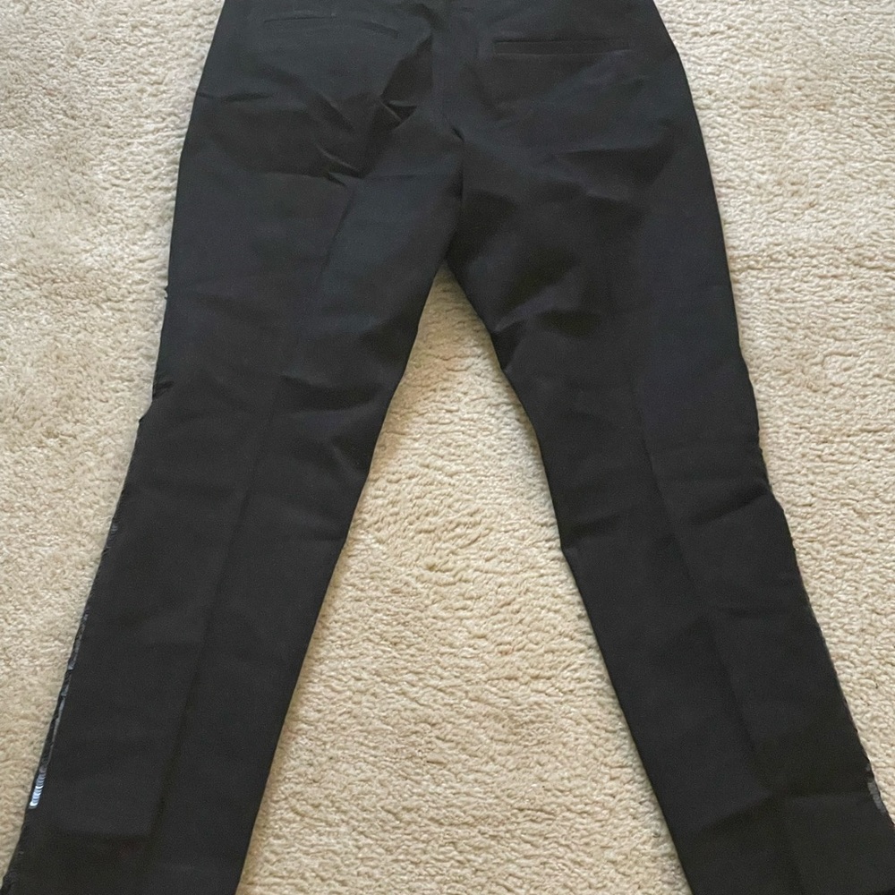 Stylish capri pants.